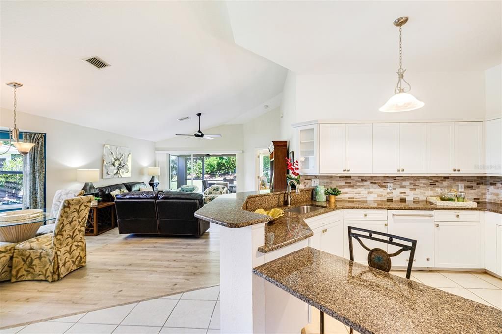 待售: $259,900 (2 贝兹, 2 浴室, 1162 平方英尺)