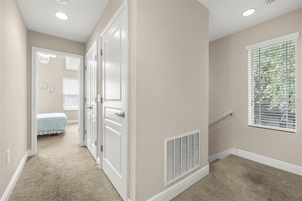 Activo con contrato: $3,400 (3 camas, 2 baños, 1672 Pies cuadrados)