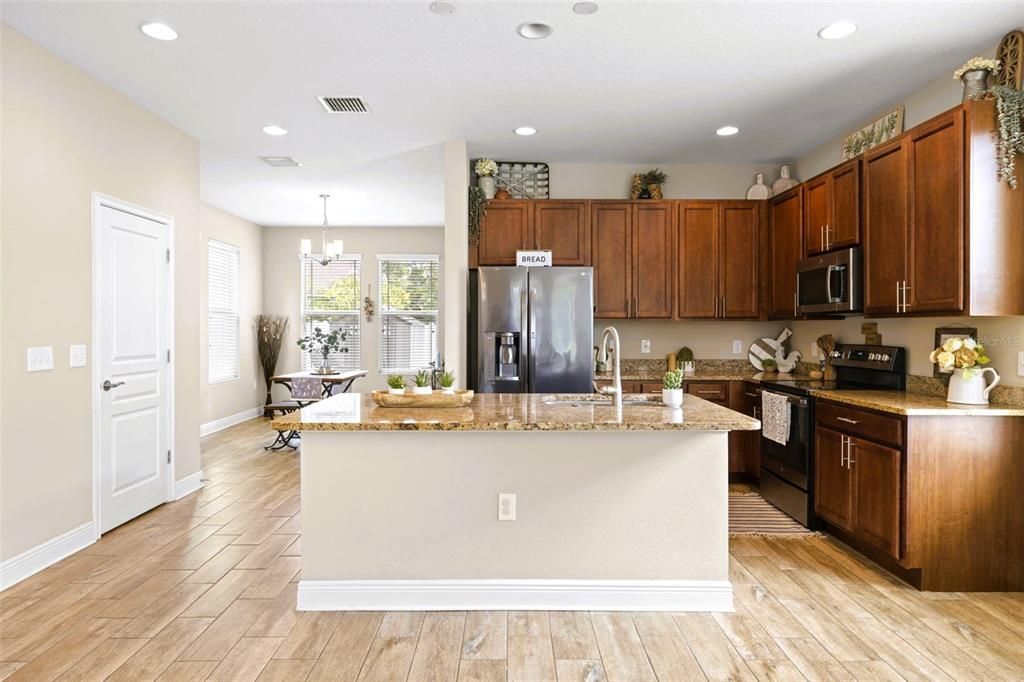 Activo con contrato: $3,400 (3 camas, 2 baños, 1672 Pies cuadrados)