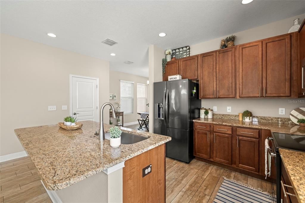 Activo con contrato: $3,400 (3 camas, 2 baños, 1672 Pies cuadrados)