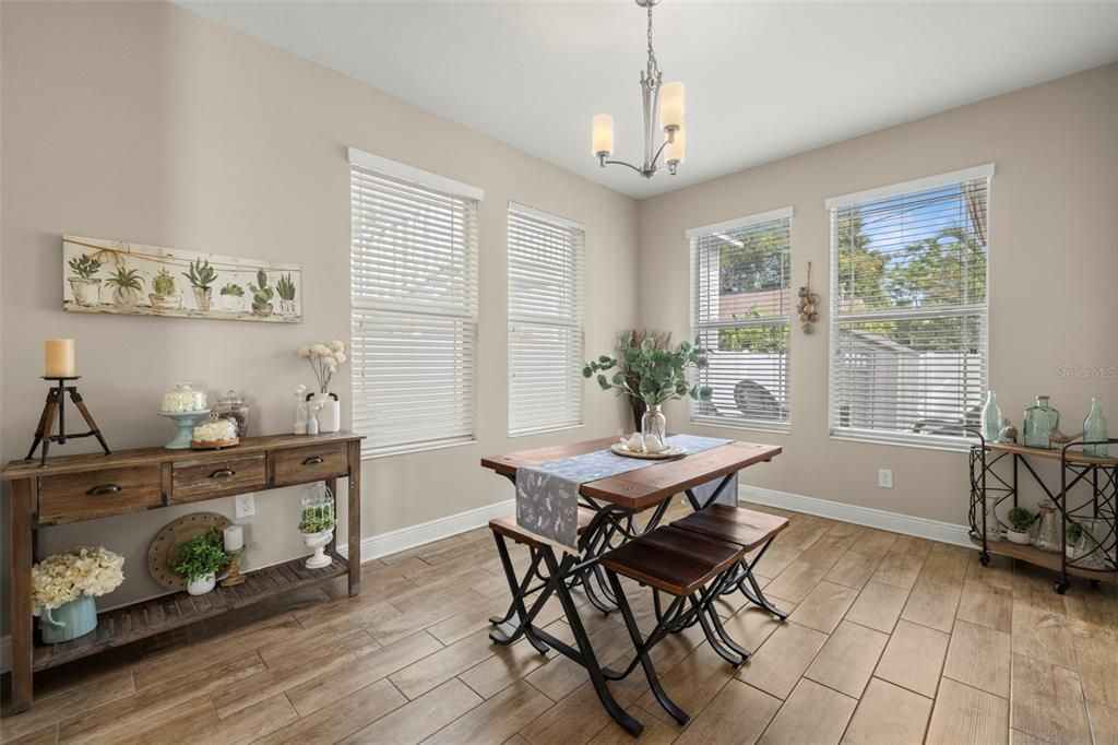 Activo con contrato: $3,400 (3 camas, 2 baños, 1672 Pies cuadrados)