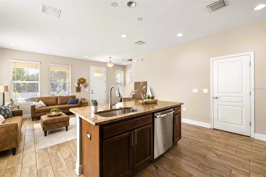 Activo con contrato: $3,400 (3 camas, 2 baños, 1672 Pies cuadrados)