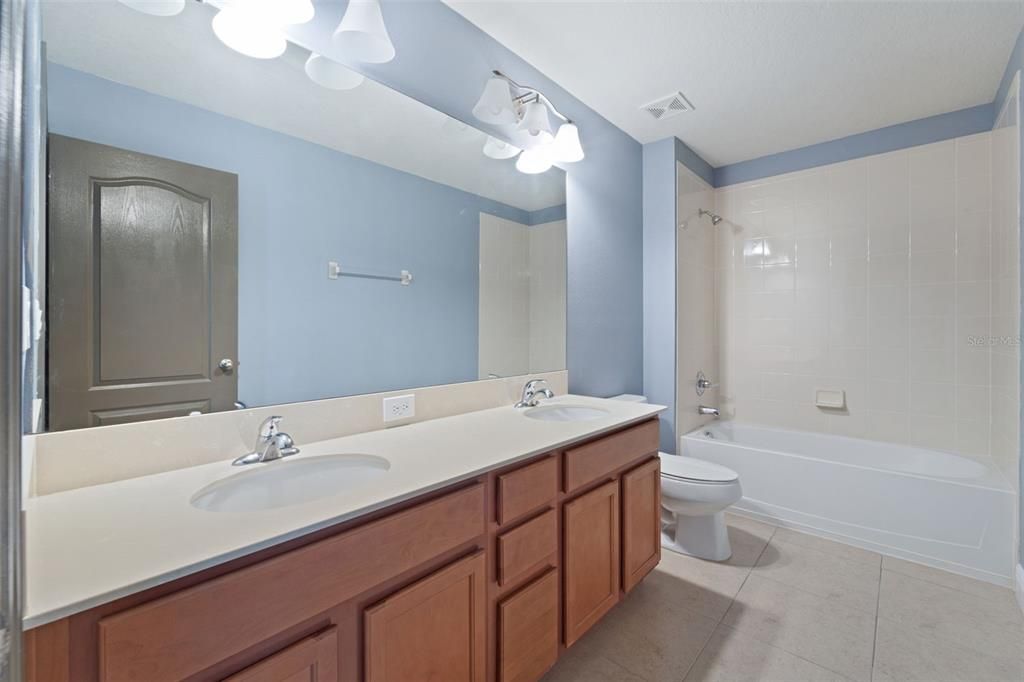 В аренду: $4,000 (5 спален, 4 ванн, 3537 Квадратных фут)