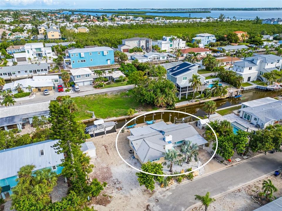 En Venta: $700,000 (0.25 acres)