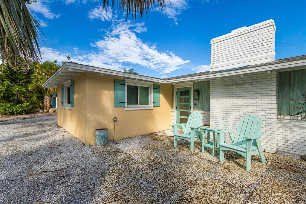 En Venta: $700,000 (0.25 acres)