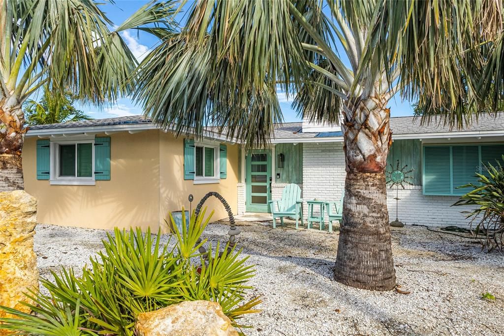 En Venta: $700,000 (0.25 acres)