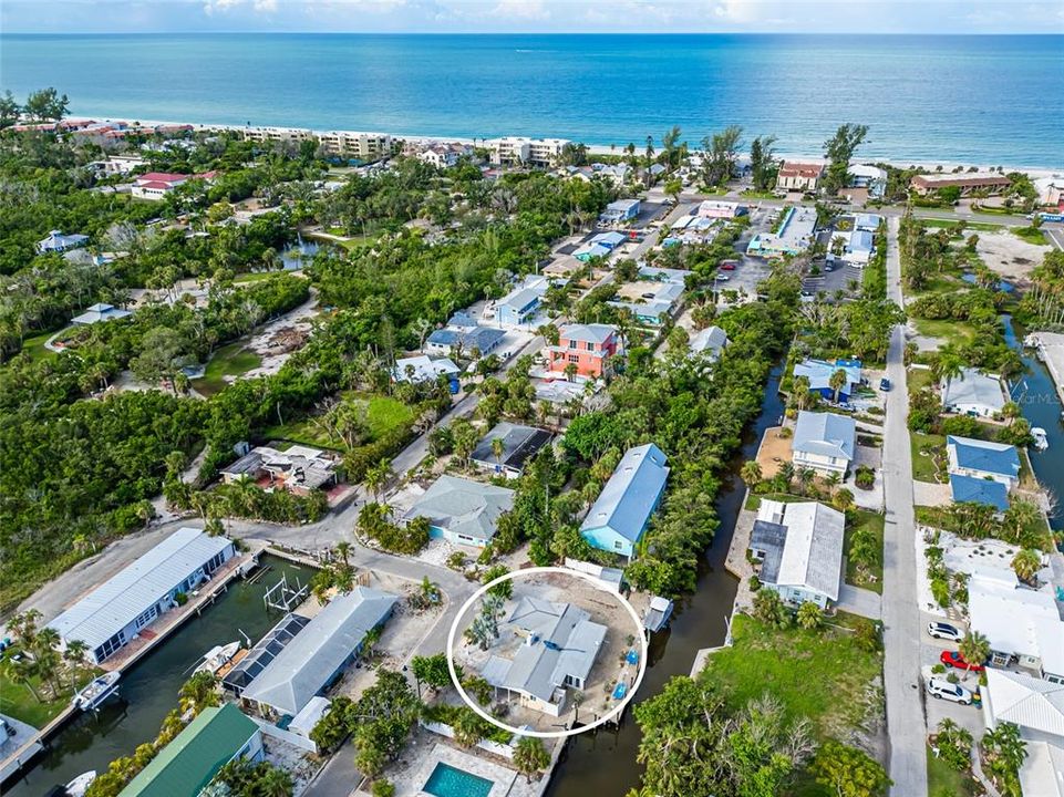 En Venta: $700,000 (0.25 acres)