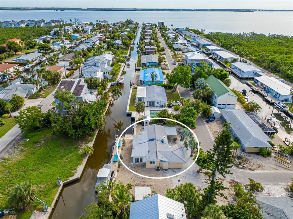 En Venta: $700,000 (0.25 acres)