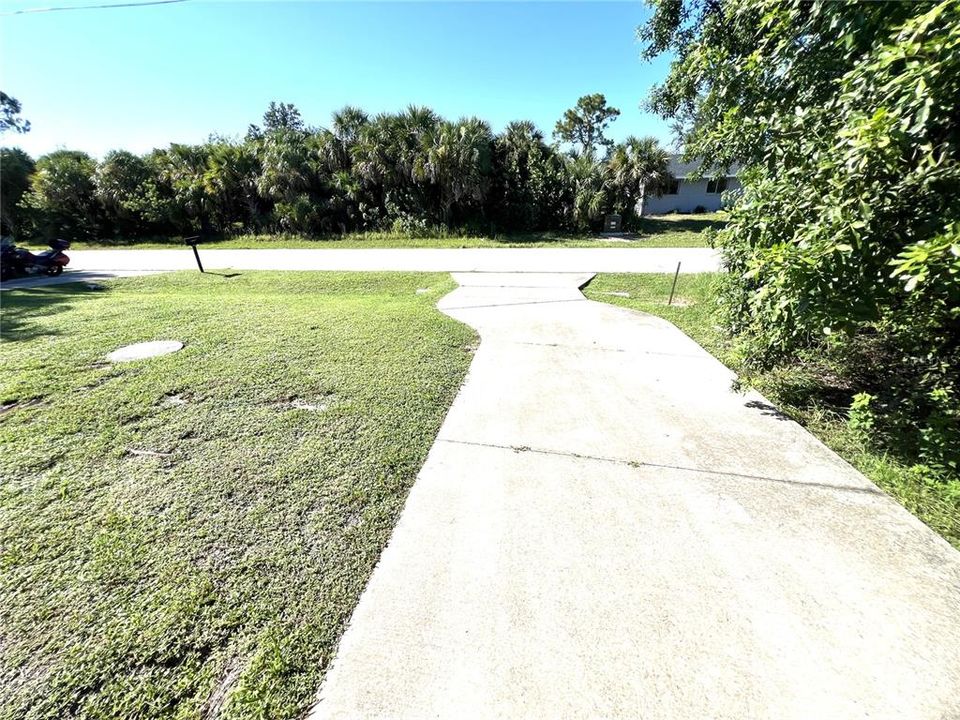 合同活跃: $425,000 (3 贝兹, 2 浴室, 1278 平方英尺)