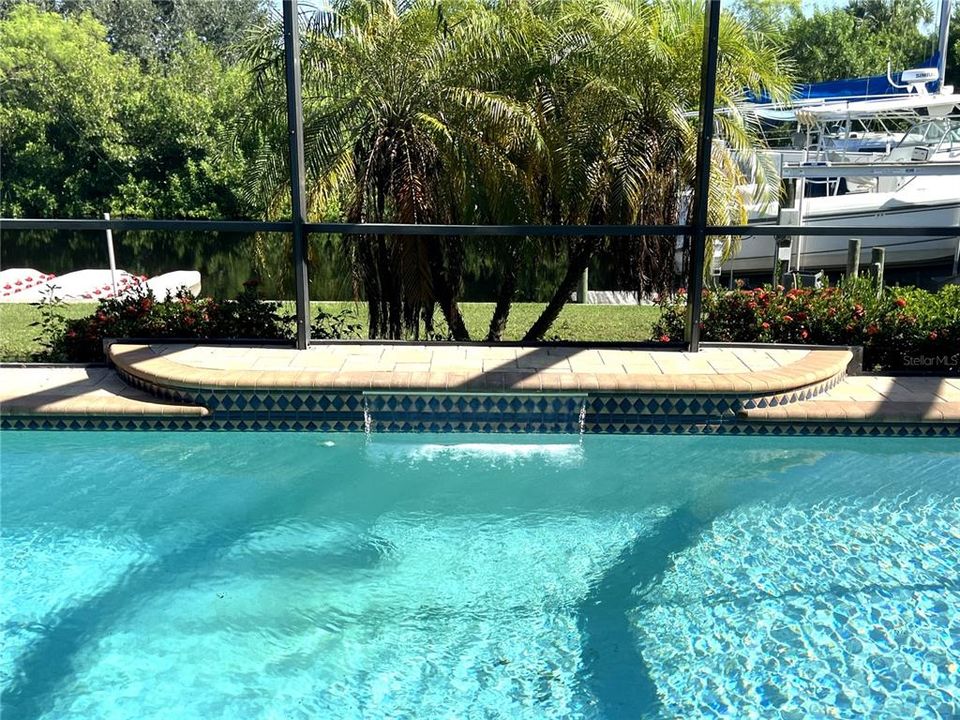 合同活跃: $425,000 (3 贝兹, 2 浴室, 1278 平方英尺)