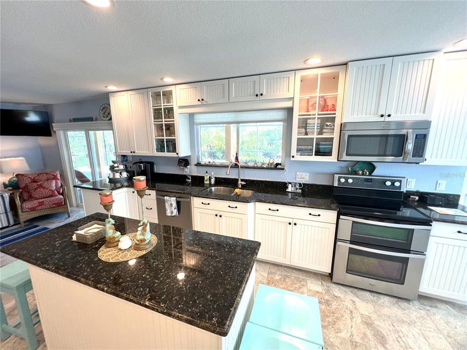 合同活跃: $425,000 (3 贝兹, 2 浴室, 1278 平方英尺)