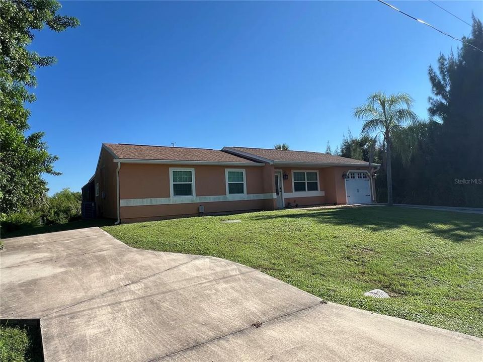 合同活跃: $425,000 (3 贝兹, 2 浴室, 1278 平方英尺)