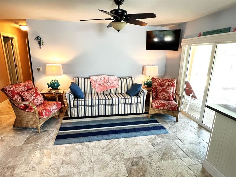 合同活跃: $425,000 (3 贝兹, 2 浴室, 1278 平方英尺)