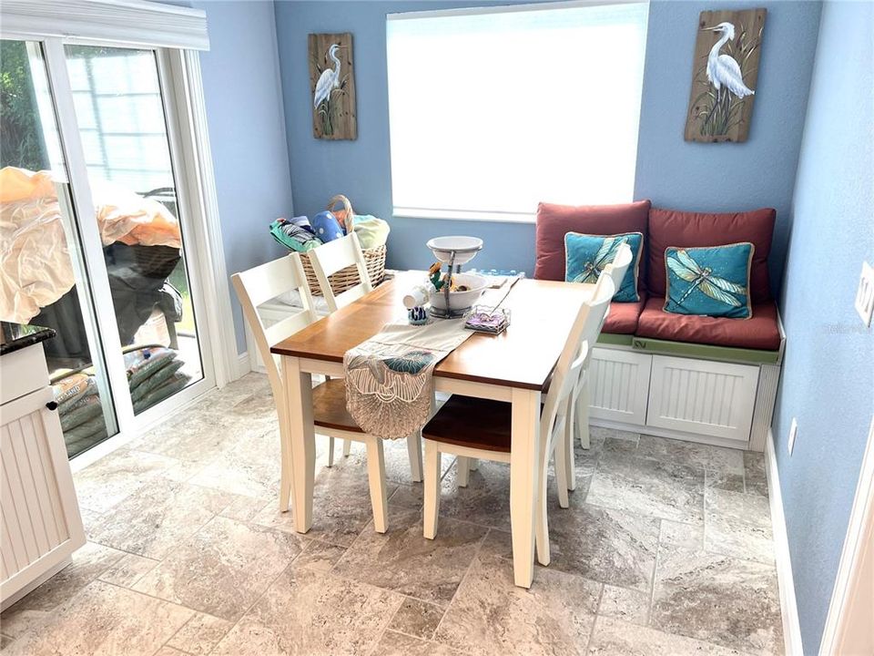 合同活跃: $425,000 (3 贝兹, 2 浴室, 1278 平方英尺)