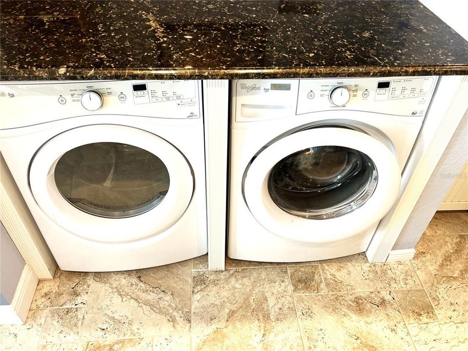 合同活跃: $425,000 (3 贝兹, 2 浴室, 1278 平方英尺)