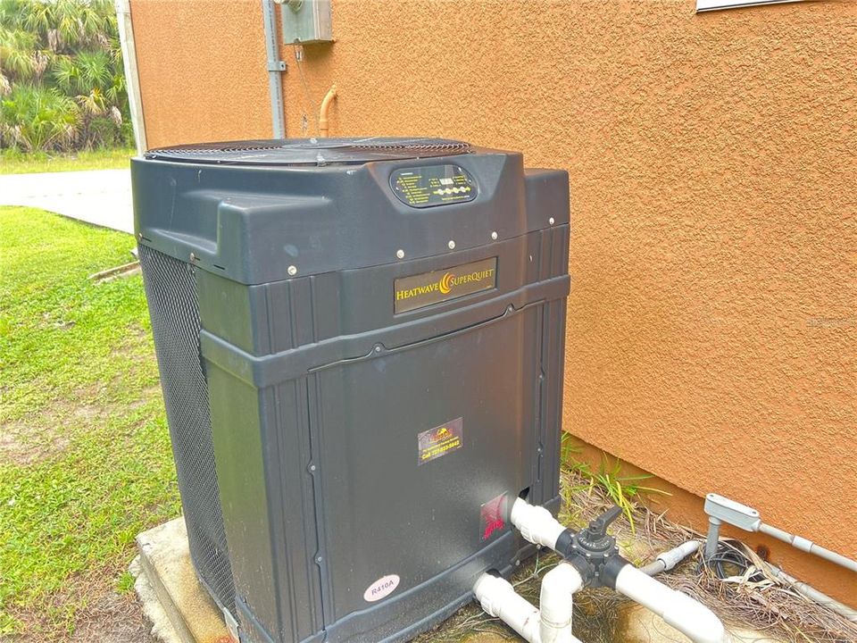 合同活跃: $425,000 (3 贝兹, 2 浴室, 1278 平方英尺)