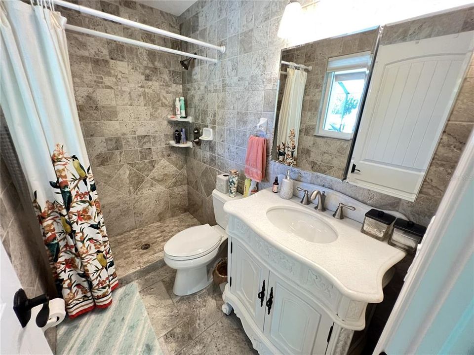 合同活跃: $425,000 (3 贝兹, 2 浴室, 1278 平方英尺)