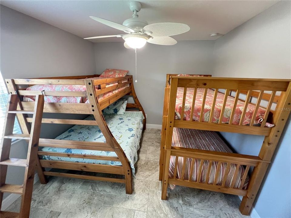 合同活跃: $425,000 (3 贝兹, 2 浴室, 1278 平方英尺)