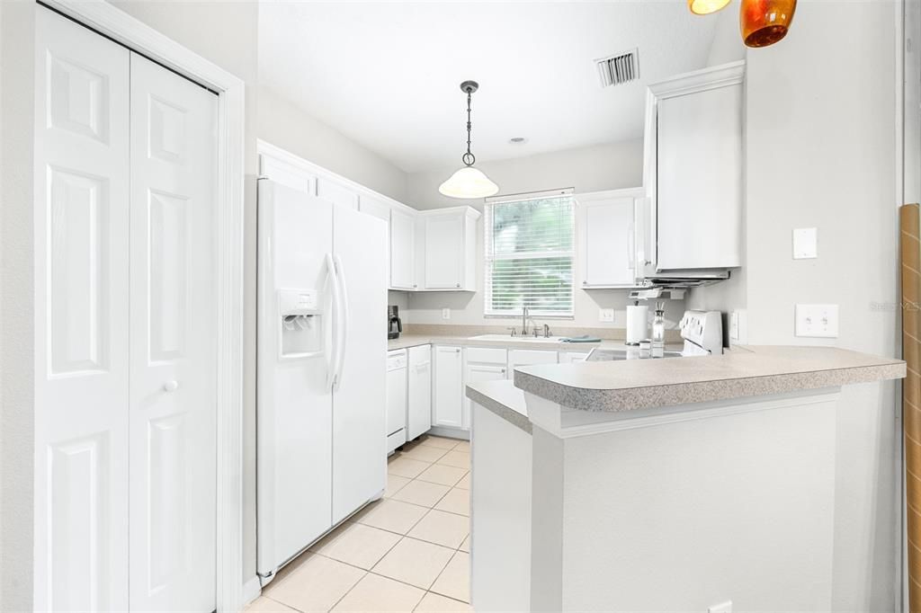 На продажу: $227,000 (2 спален, 1 ванн, 1142 Квадратных фут)