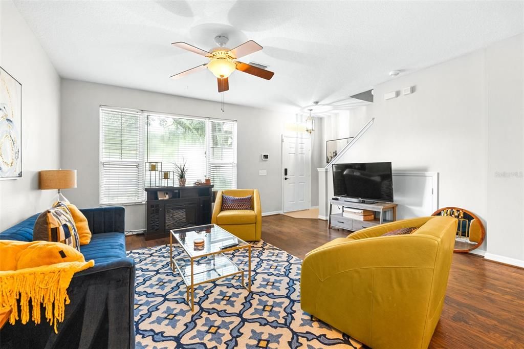 На продажу: $227,000 (2 спален, 1 ванн, 1142 Квадратных фут)