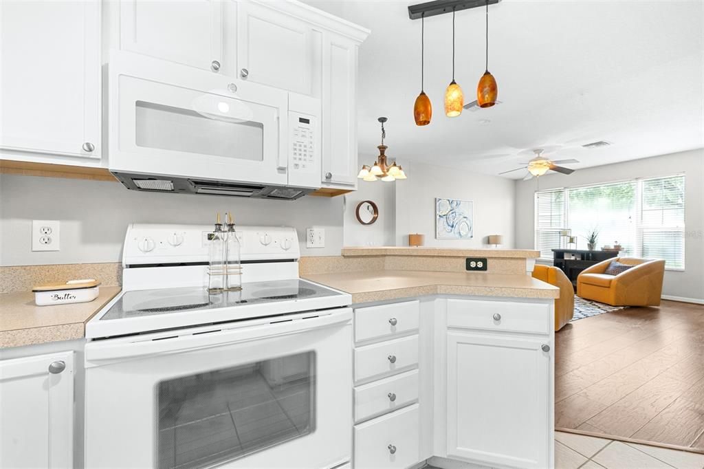 На продажу: $227,000 (2 спален, 1 ванн, 1142 Квадратных фут)