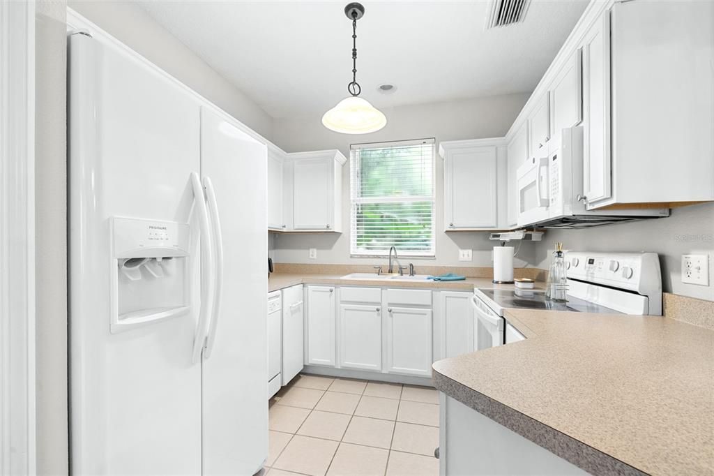 На продажу: $227,000 (2 спален, 1 ванн, 1142 Квадратных фут)