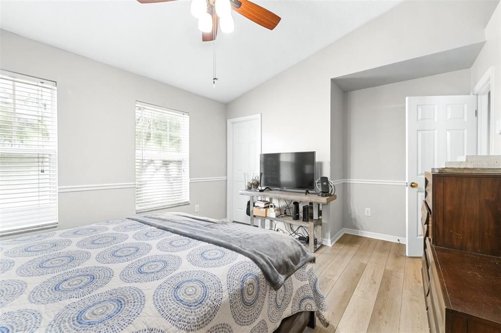 На продажу: $227,000 (2 спален, 1 ванн, 1142 Квадратных фут)