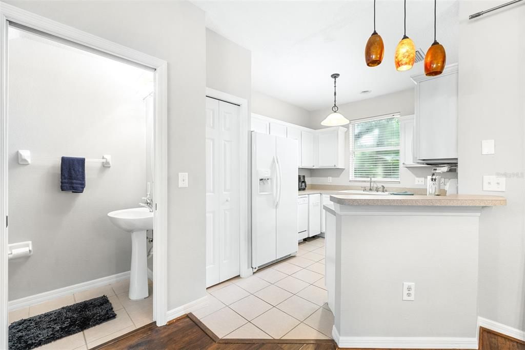 На продажу: $227,000 (2 спален, 1 ванн, 1142 Квадратных фут)