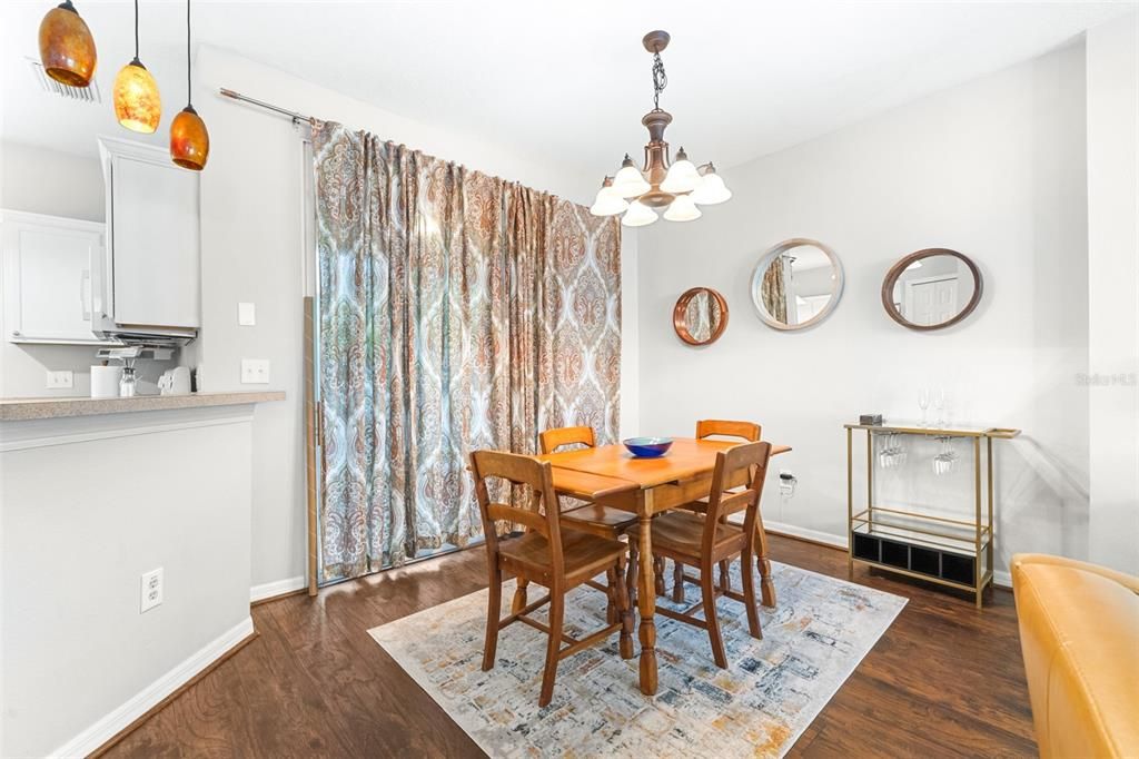 На продажу: $227,000 (2 спален, 1 ванн, 1142 Квадратных фут)