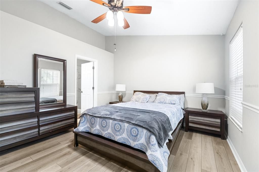 На продажу: $227,000 (2 спален, 1 ванн, 1142 Квадратных фут)