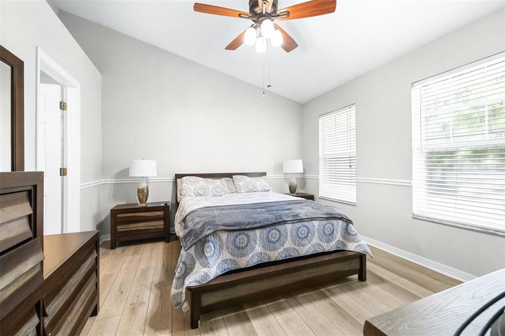 На продажу: $227,000 (2 спален, 1 ванн, 1142 Квадратных фут)