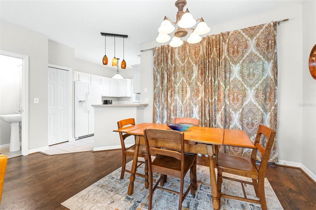 На продажу: $227,000 (2 спален, 1 ванн, 1142 Квадратных фут)