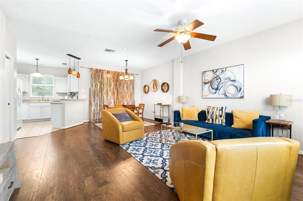 На продажу: $227,000 (2 спален, 1 ванн, 1142 Квадратных фут)