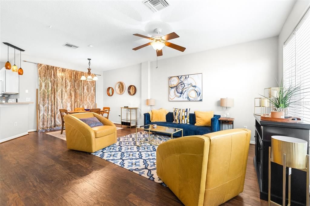 На продажу: $227,000 (2 спален, 1 ванн, 1142 Квадратных фут)