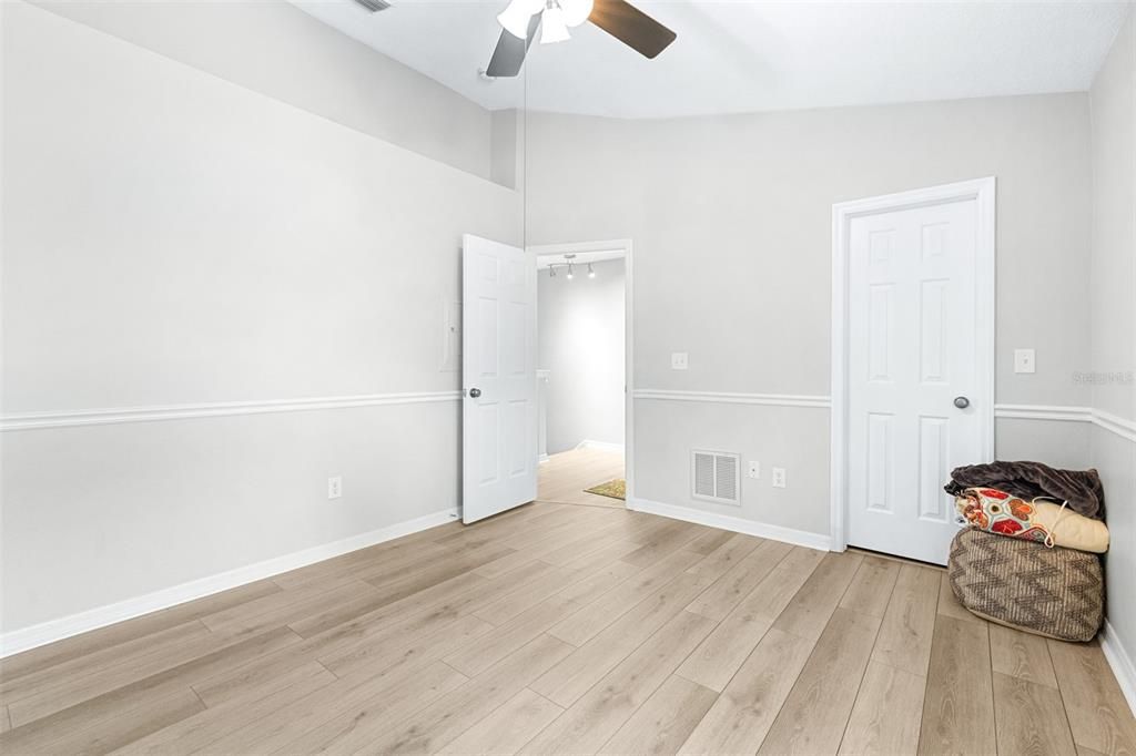 На продажу: $227,000 (2 спален, 1 ванн, 1142 Квадратных фут)