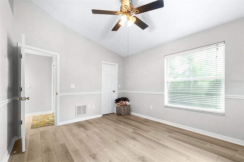 На продажу: $227,000 (2 спален, 1 ванн, 1142 Квадратных фут)