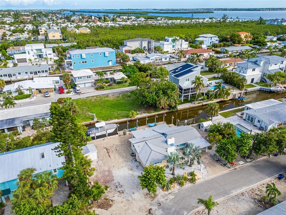 Под контрактом: $625,000 (2 спален, 1 ванн, 1294 Квадратных фут)