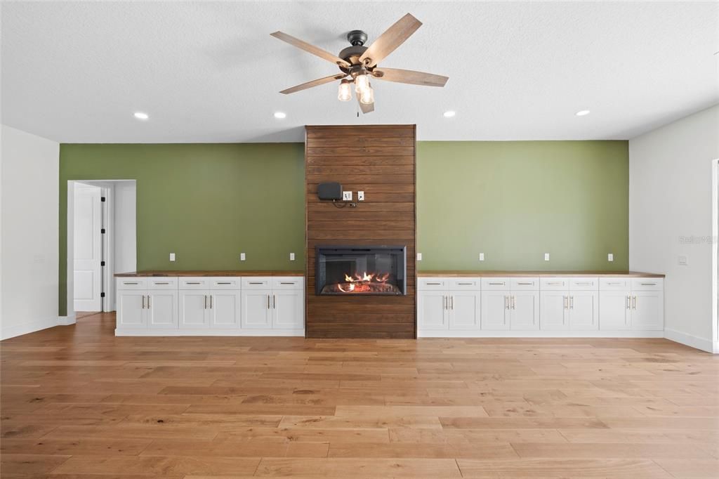 For Sale: $744,999 (4 beds, 2 baths, 2582 Square Feet)