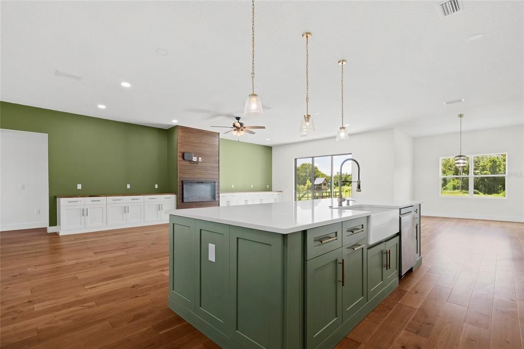 For Sale: $744,999 (4 beds, 2 baths, 2582 Square Feet)