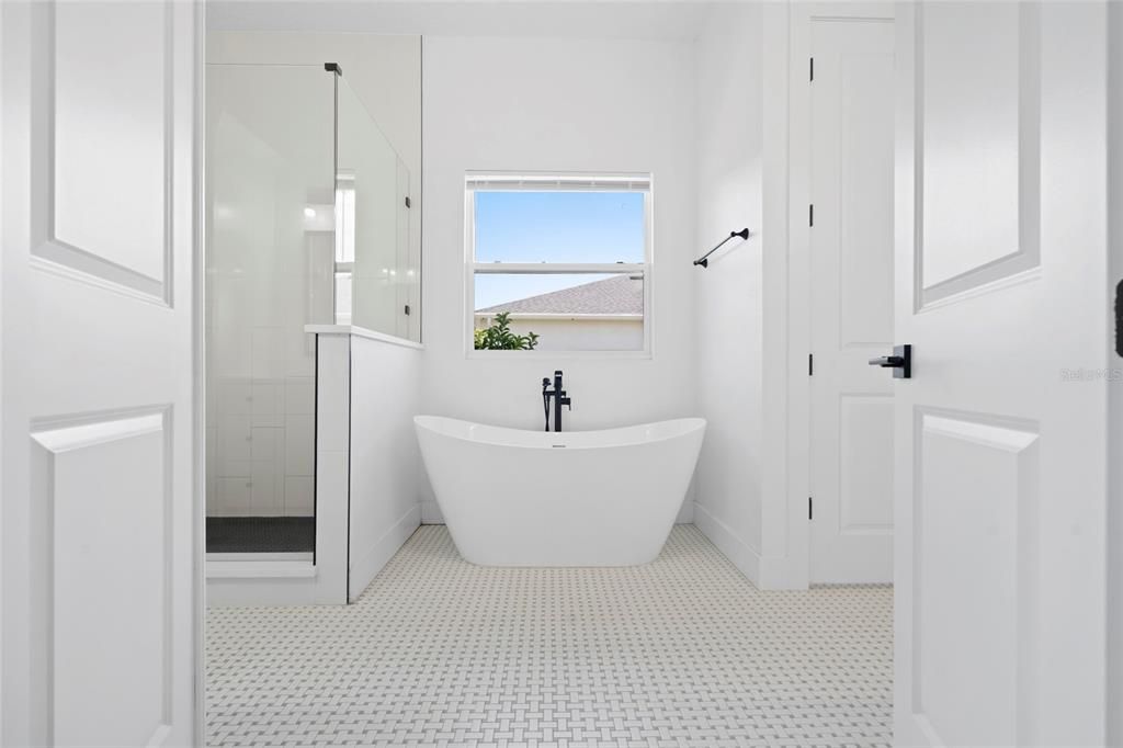 For Sale: $744,999 (4 beds, 2 baths, 2582 Square Feet)