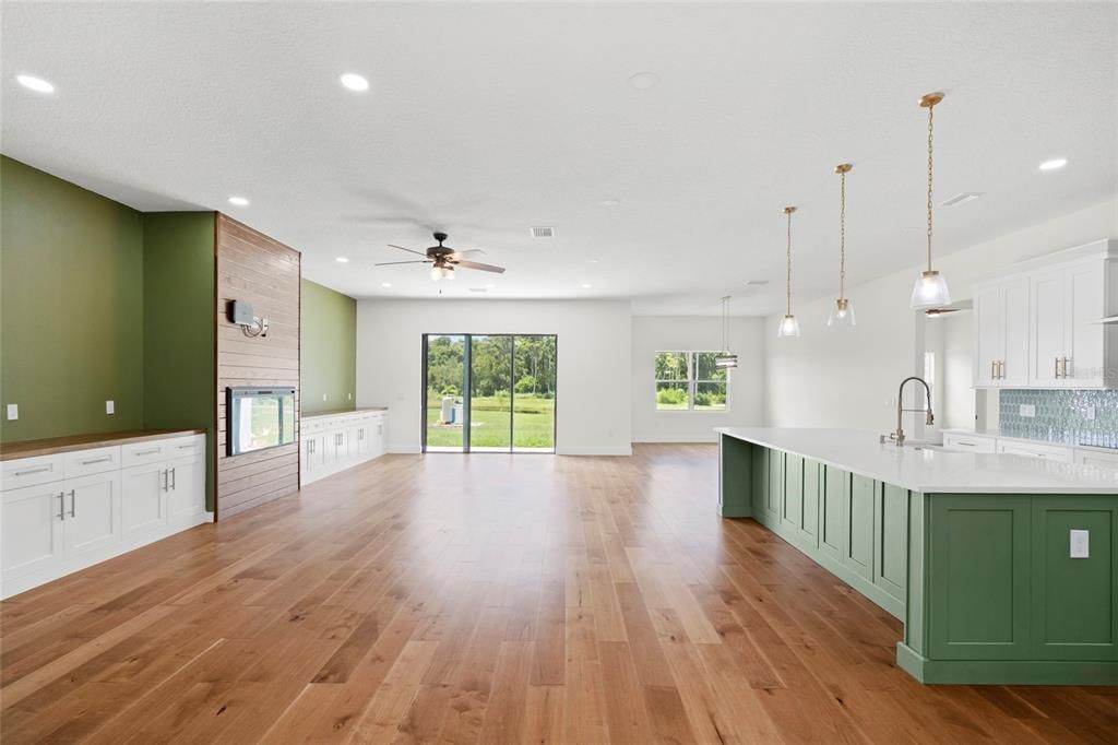 For Sale: $744,999 (4 beds, 2 baths, 2582 Square Feet)