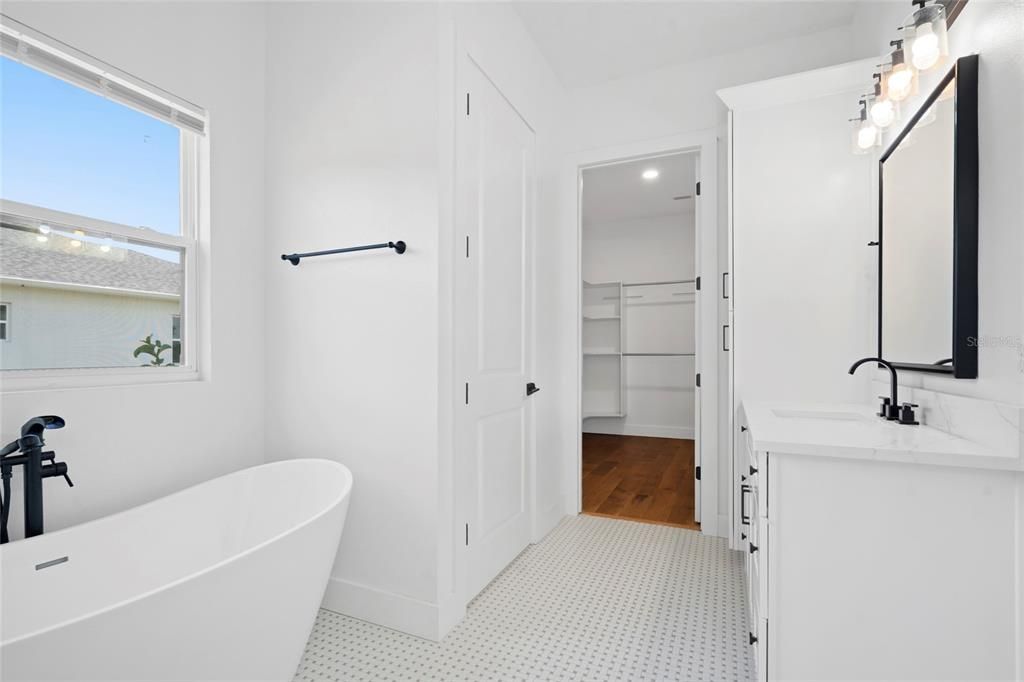 For Sale: $744,999 (4 beds, 2 baths, 2582 Square Feet)