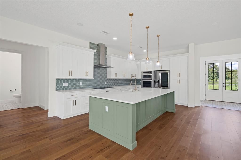 For Sale: $744,999 (4 beds, 2 baths, 2582 Square Feet)