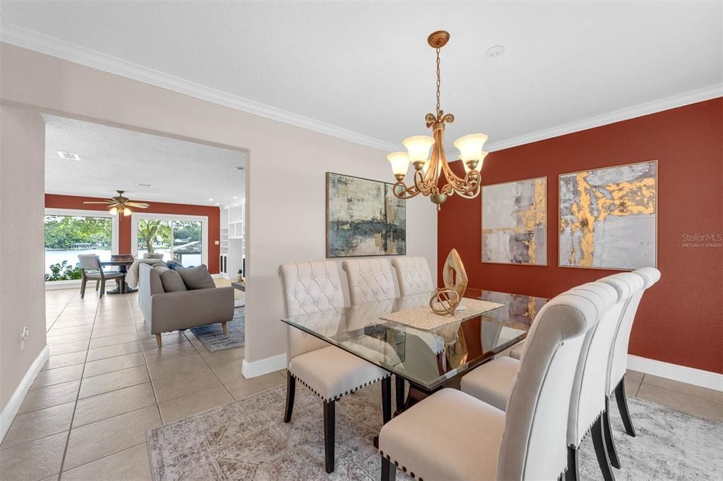 合同活跃: $975,000 (5 贝兹, 3 浴室, 3858 平方英尺)