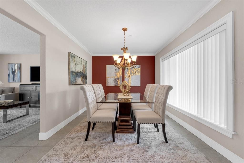 合同活跃: $975,000 (5 贝兹, 3 浴室, 3858 平方英尺)