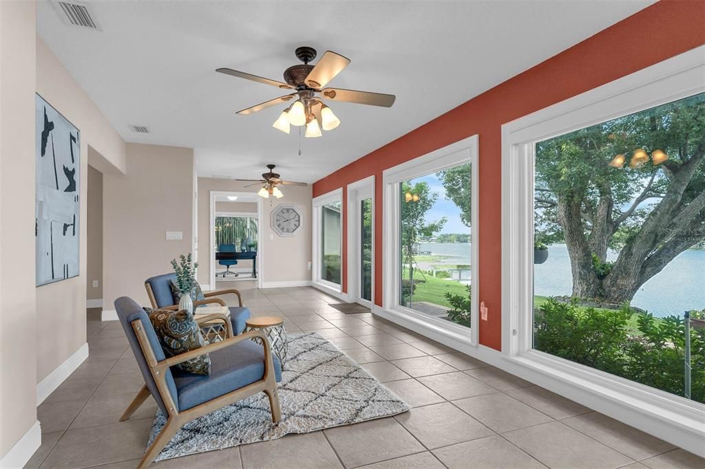 合同活跃: $975,000 (5 贝兹, 3 浴室, 3858 平方英尺)