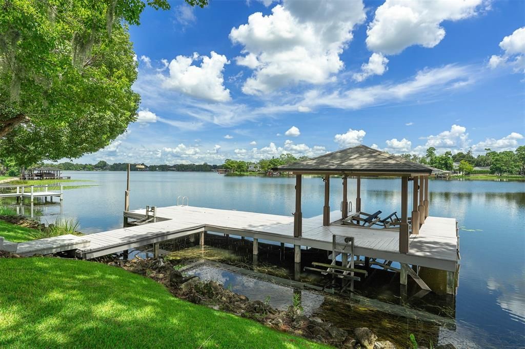 合同活跃: $975,000 (5 贝兹, 3 浴室, 3858 平方英尺)