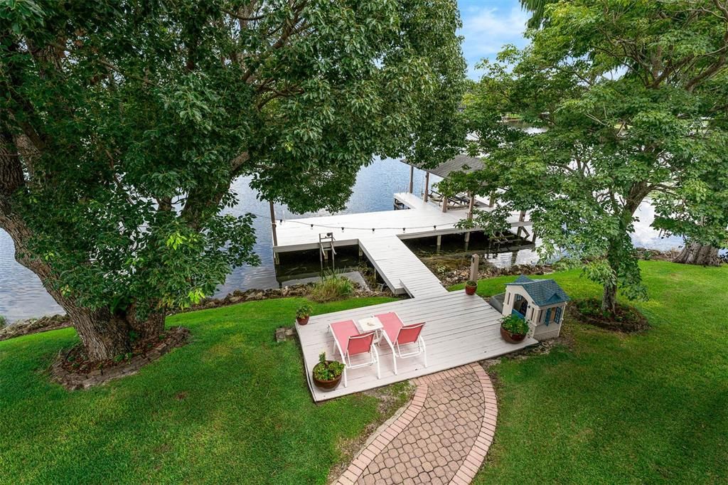 合同活跃: $975,000 (5 贝兹, 3 浴室, 3858 平方英尺)