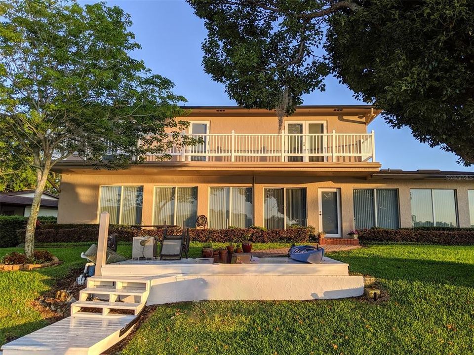 合同活跃: $975,000 (5 贝兹, 3 浴室, 3858 平方英尺)