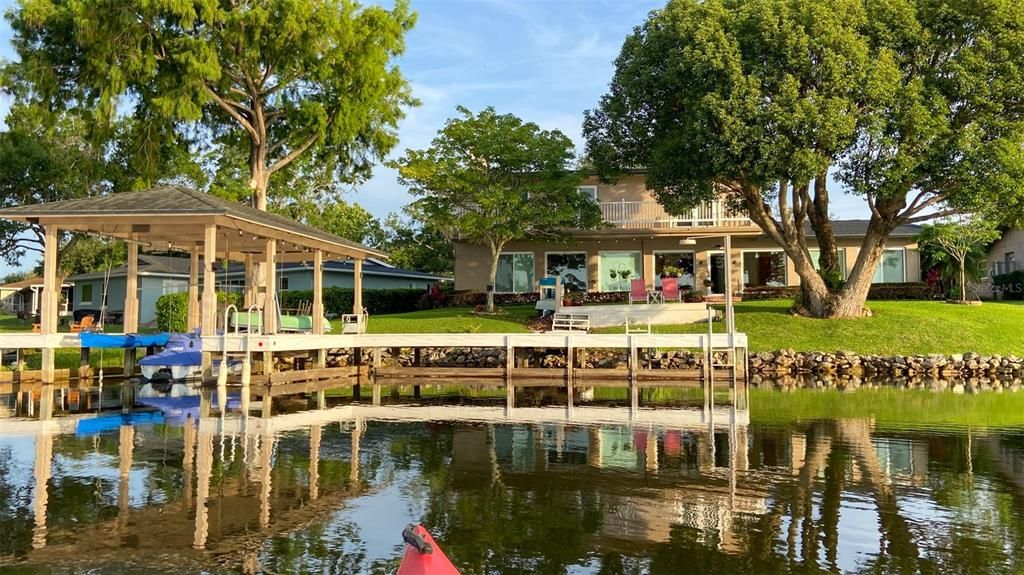 合同活跃: $975,000 (5 贝兹, 3 浴室, 3858 平方英尺)